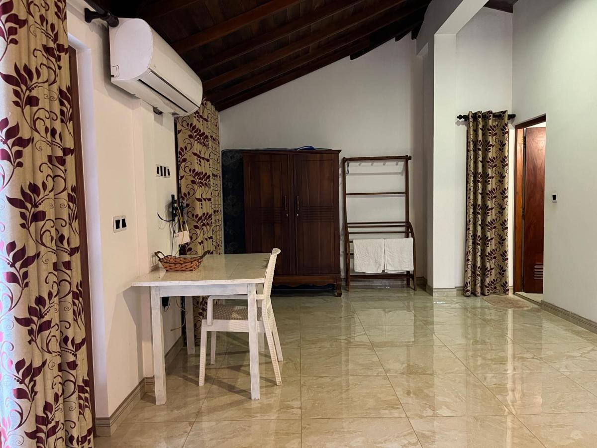 Villa Dinoos- Weligama Esterno foto