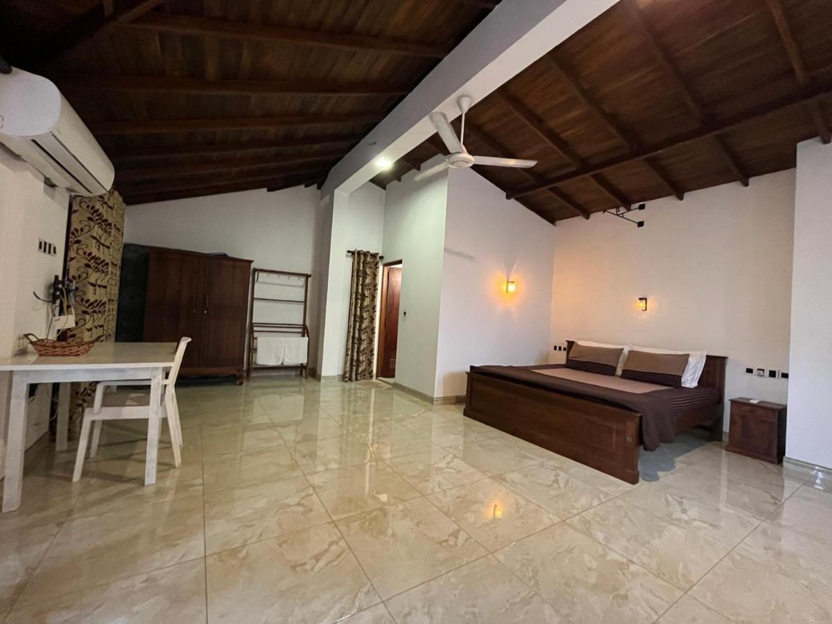 Villa Dinoos- Weligama Esterno foto
