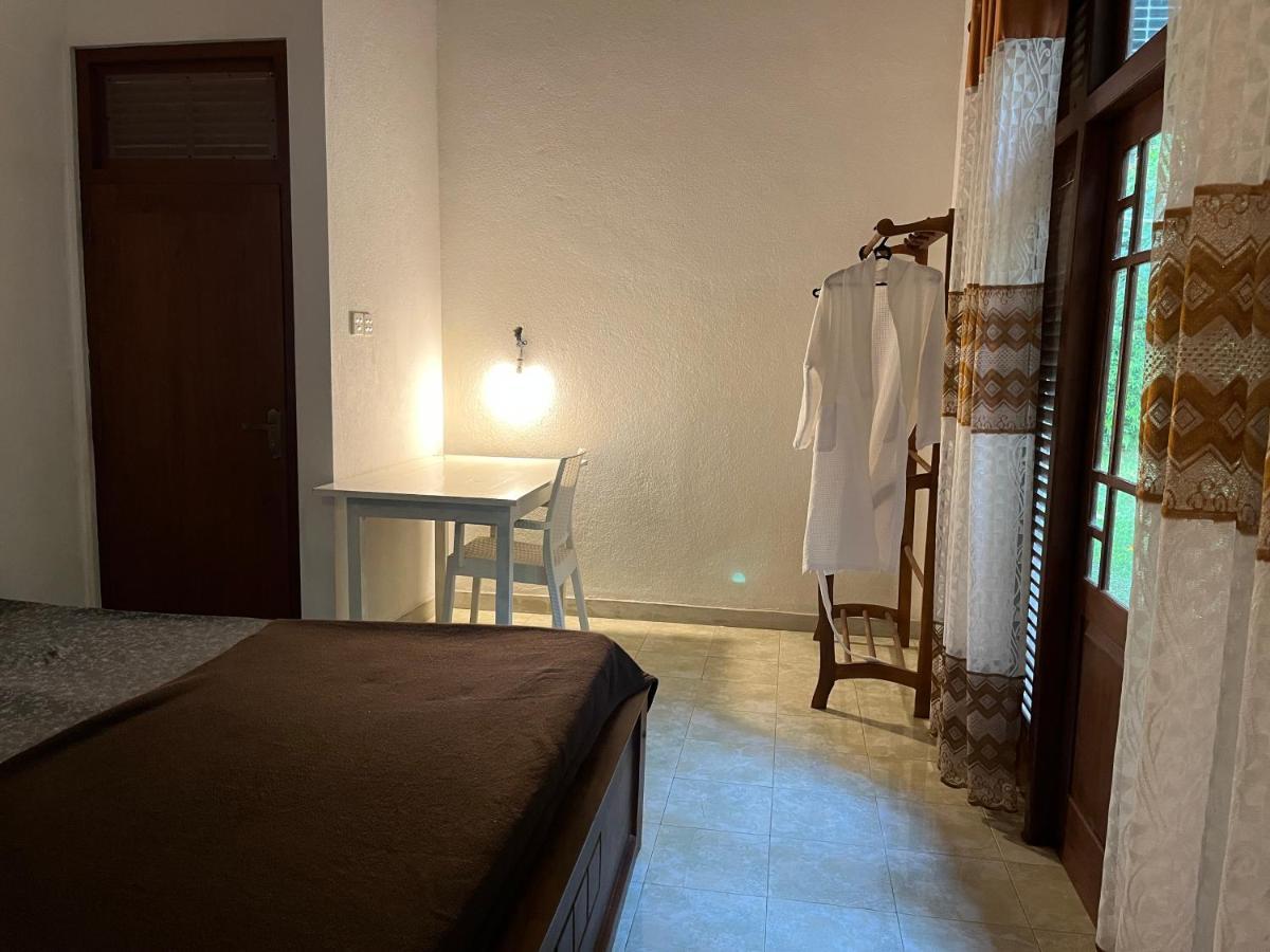 Villa Dinoos- Weligama Esterno foto