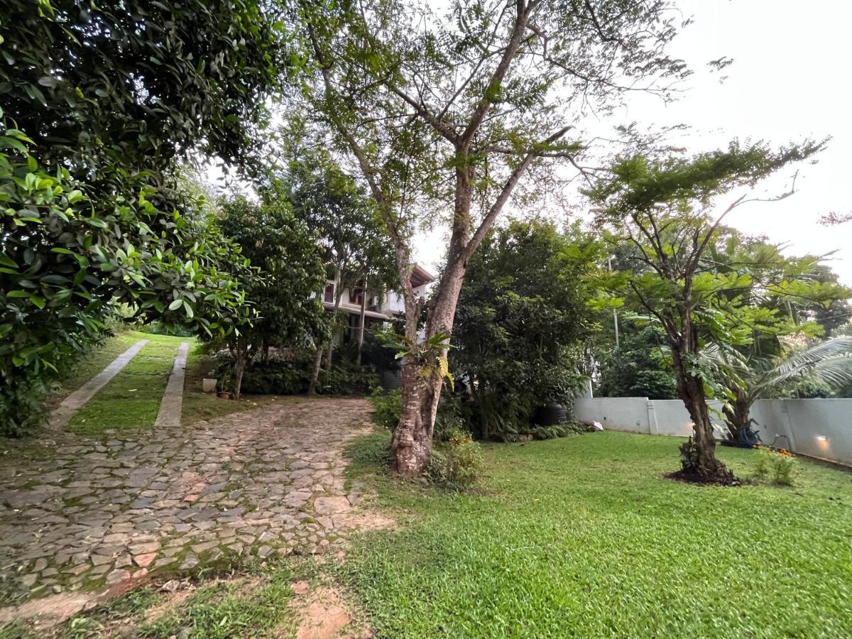Villa Dinoos- Weligama Esterno foto