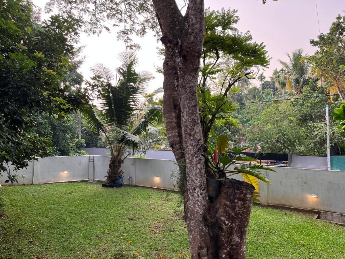 Villa Dinoos- Weligama Esterno foto